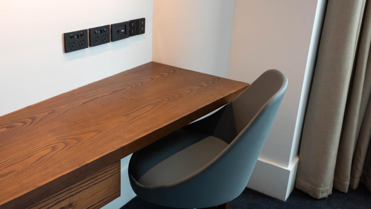 Horizon By Skycity โอ๊คแลนด์ ภายนอก รูปภาพ A desk in a hotel room