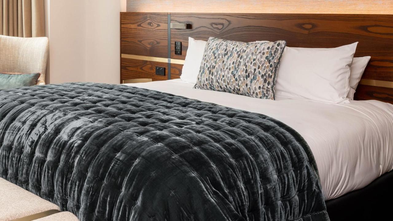 Horizon By Skycity โอ๊คแลนด์ ภายนอก รูปภาพ A bed with a throw