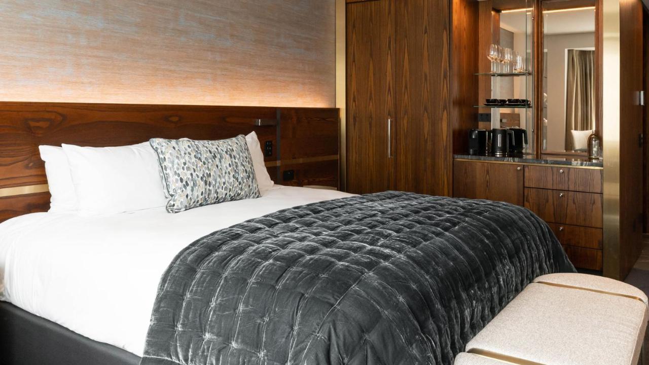 Horizon By Skycity โอ๊คแลนด์ ภายนอก รูปภาพ A bed with a throw