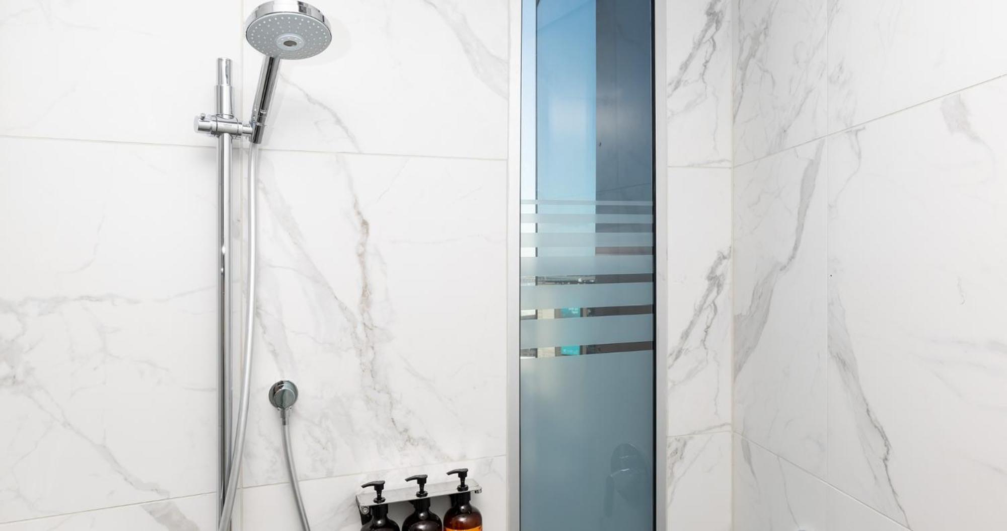 Horizon By Skycity โอ๊คแลนด์ ภายนอก รูปภาพ A shower