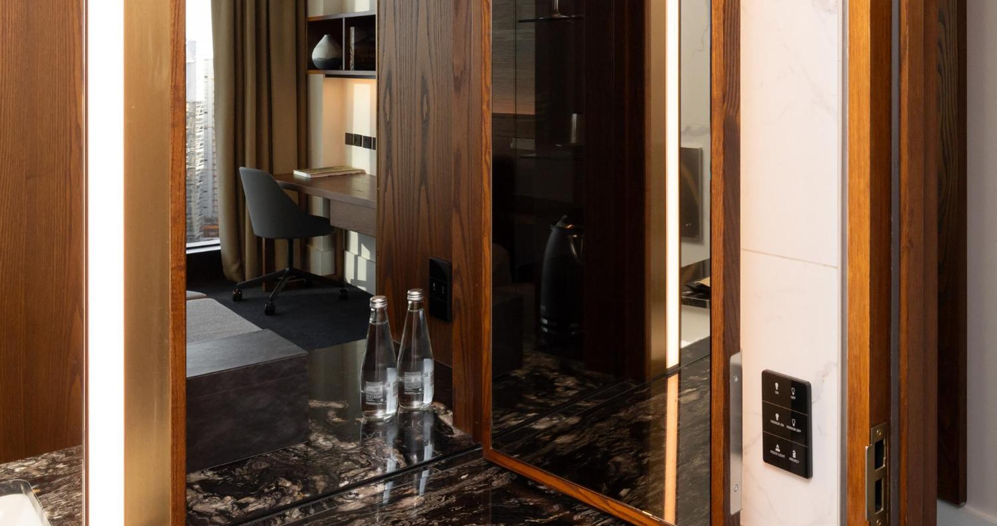 Horizon By Skycity โอ๊คแลนด์ ภายนอก รูปภาพ A mirror in a hotel room